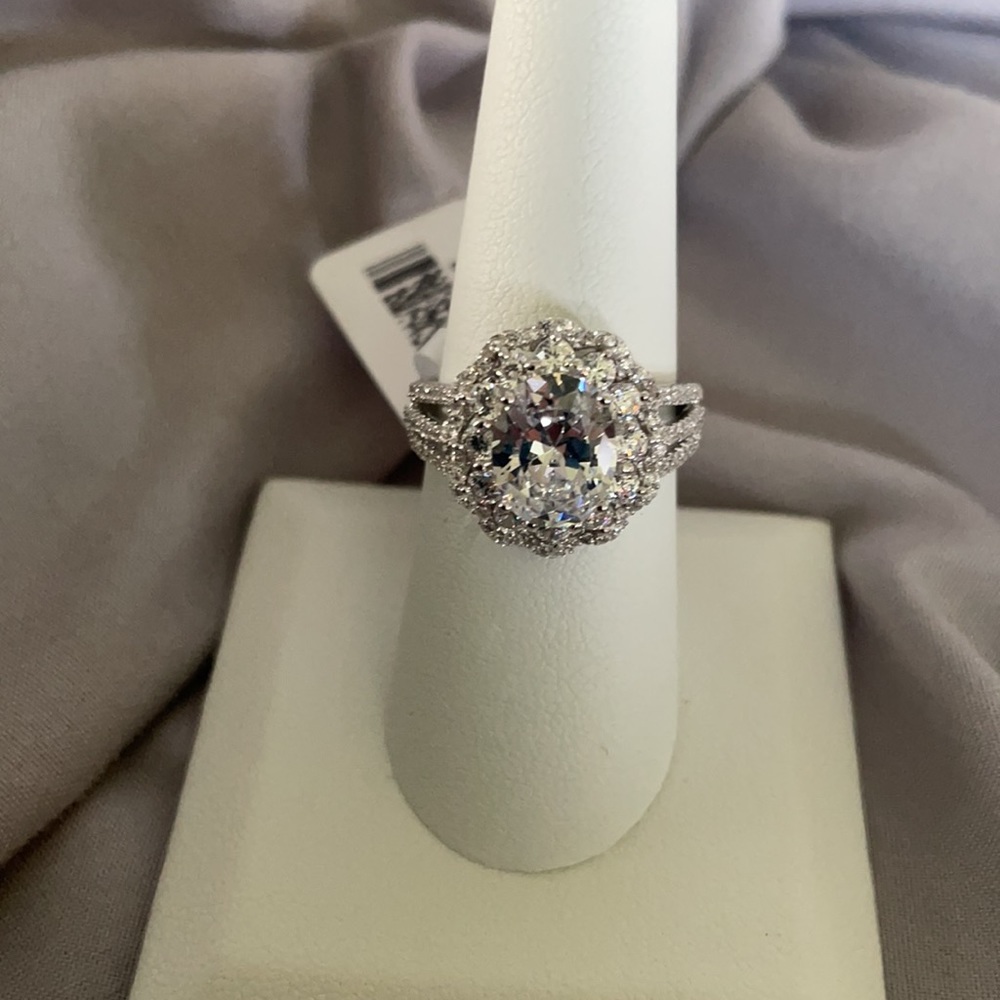 Bella Luce White Diamond Ring